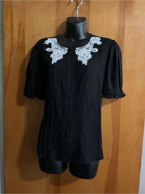 Hot Topic Black Blouse with White Lace Collar